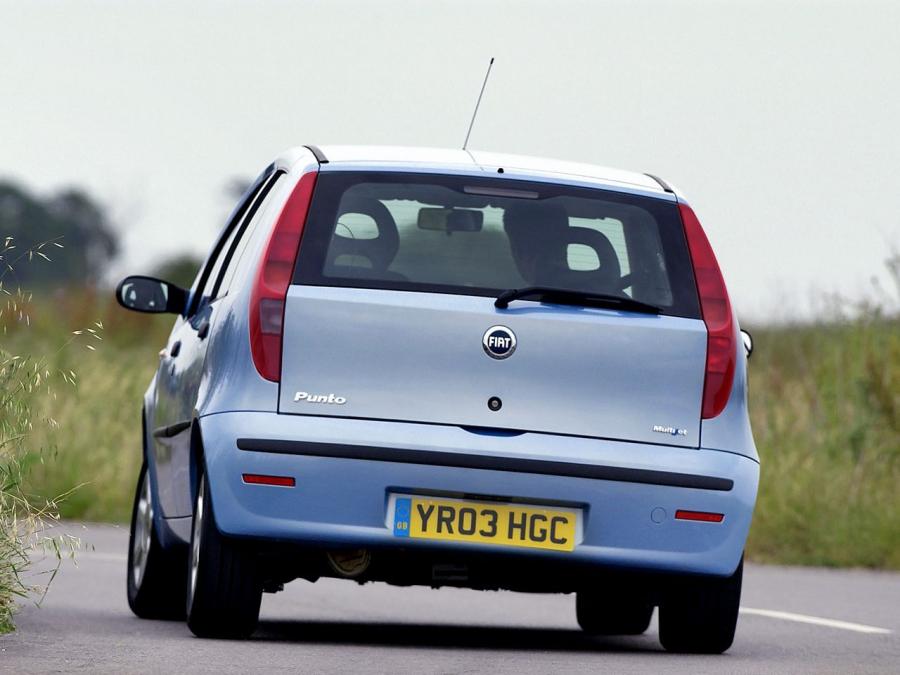  Fiat Punto 5-Door 2003 года  (UK) (фото 3 из 7)